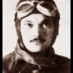 Поручник Драгомир Добровић, летач-извиђач

Драгомир је рођен 27. фебруара 1916. године у Новом Топољу код Славонског Брода. По завршетку Војне академије, бива распоређен у ваздухопловство, где 1939. године у Панчеву завршава летачку обуку за извиђача и на тој дужности, на авиону Бристол Бленхајм је дочекао Априлски рат.

Погинуо је 10. априла у Давидовцу крај Параћина као члан посаде са поручником Кораћем, када се њихов Бристол Бленхајм због високог снега на писти, у фази полетања занео, преломио и експлодирао.