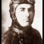 Поручник Михајло Кусовац, летач-извиђач

Михајло је рођен у селу Зачир код Цетиња. Након Војне академије, ступа у ваздухопловство и завршава летачку обуку за извиђача 1938. године у Панчеву.

Погинуо је 6. априла приликом бомбардовања немачког аеродрома у Темишвару. Авион у којем је Михајло био, а којим је управљао Боривоје Миловановић, оборили су немачки ловци из састава ПВО аеродрома.