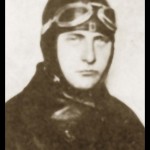 Наредник водник Владимир Горуп, пилот-ловац

Владимир је рођен 1908. године у Трсту. Након завршене Подофицирске пилотске школе, ступа у Школу пилота ловаца у Мостару, где закључно са 1935-ом годином завршава све разделе ловачке обуке и добија звање ловца.

Рат га је затекао као пилота у 103. ловачкој ескадрили на аеродрому Крушедол. Полетео је на задатак у поподневним часовима 7. априла на свом Месершмиту. Погинуо је након што је оборен у ваздушном дуелу изнад тромеђе атара Шајкаша, Вилова и Ковиља.